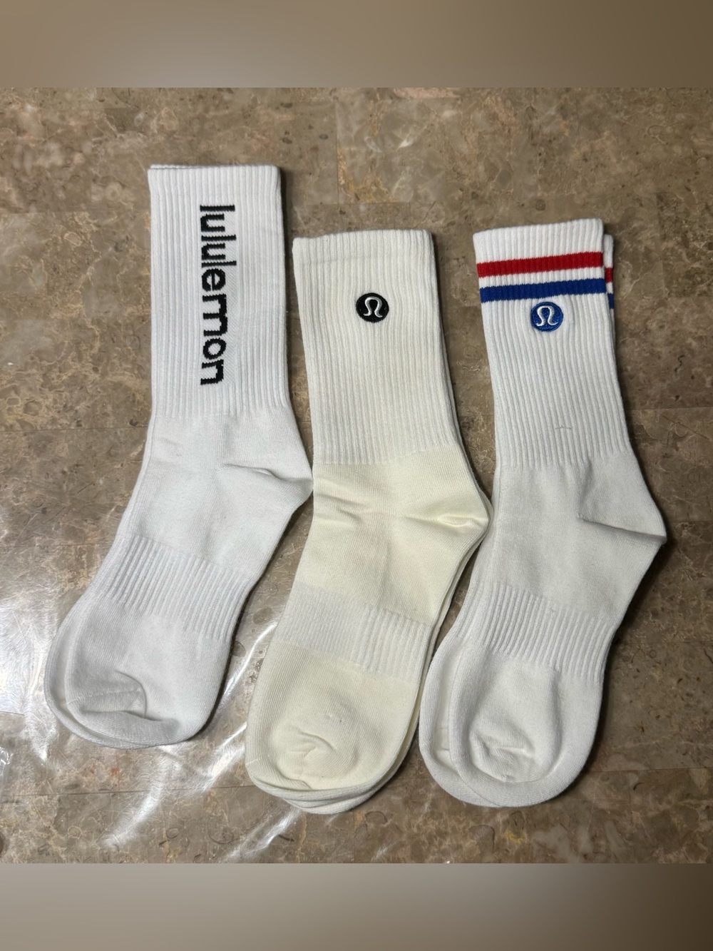 New Women’s Lululemon Athletica Socks
3 pairs Size Medium
Socks stretch